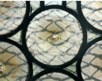 18. kép. Erdély középkori temp- temp-lomainak  mérműves  ablakait  is  fémsodronyok  védik  a  külső  oldalról