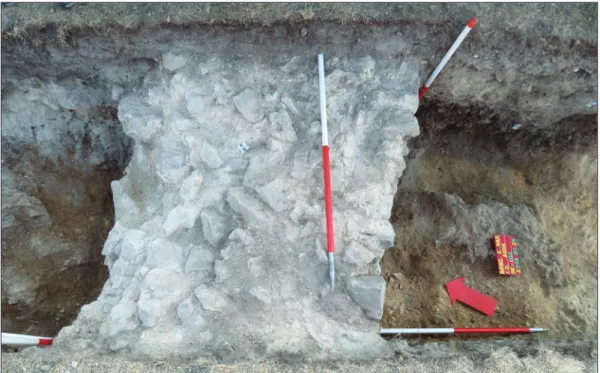 Fig. 7. Segment of the stone wall parallel to the ditch (Photo: Sz. B. Nagy). 