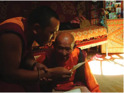 3. kép C. Cerendorǰ és O. Enxbayar szerzetesek. Teleki Krisztina felvétele az Arts Council   of Mongolia kolostordokumentáló projekjének keretében