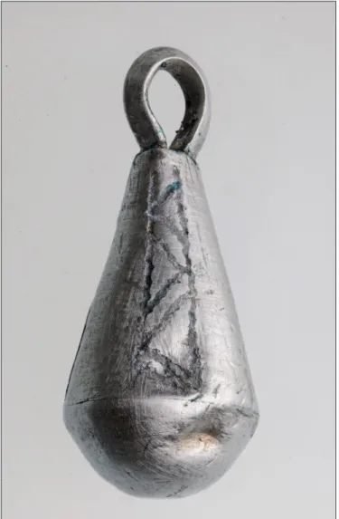 Fig. 8. The drop-shaped pendant of one of the earrings,  decorated with niello (photo by Csaba Gedai)