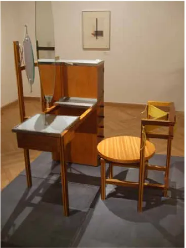 1. ábra. Breuer Marcell: Öltözködő asztal és szék, 1923. Gyártó: Bauhaus Asztalos Műhely, Weimar  (Fotó: Ernyey Gyula)
