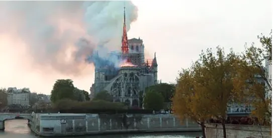 3. ábra. Az égő párizsi Notre Dame-székesegyház