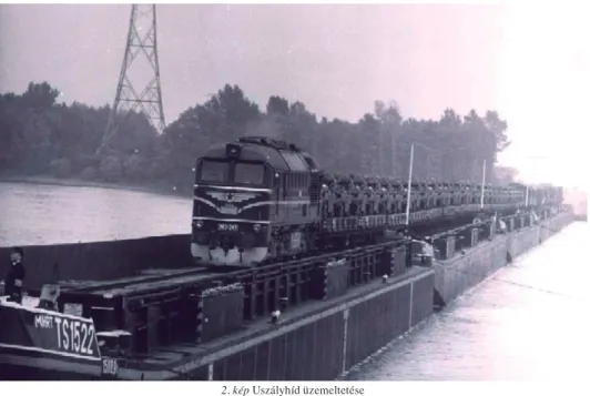 2. kép Uszályhíd üzemeltetése Photo 2 Barge-bridge in opeartion