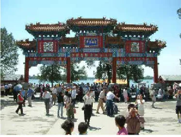 4.4. ábra. Vasárnapi életkép Peking egyik népszerű parkjában — szinte gyermekek nélkül (2006)
