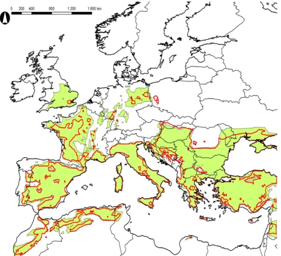 Figure 5. The model result based on the aggregated distribution of the eight Phlebotomus  species (red contour) and the aggregated model results based on the individual distributions 