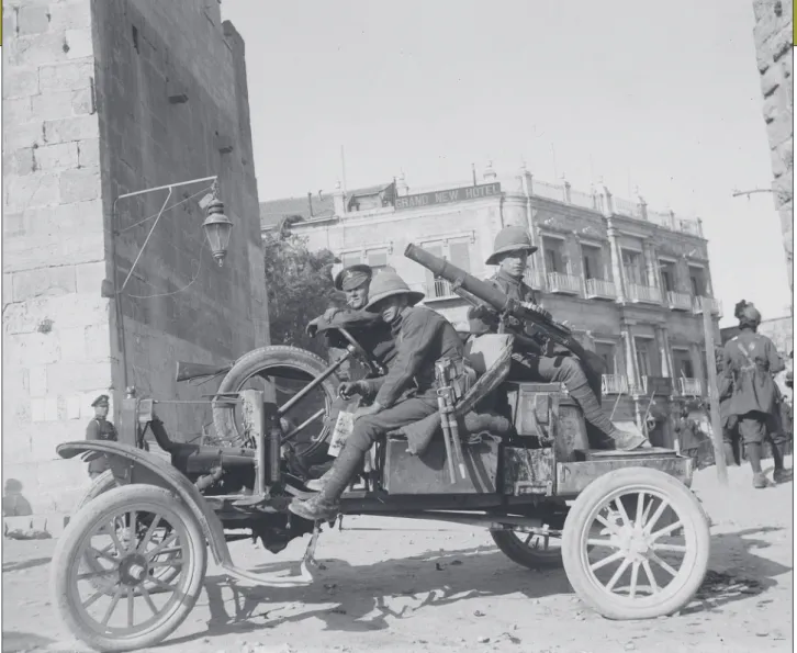 2. ábra. Lewis golyószóróval szerelt Ford Egyiptomban. Lebontottak minden felesleges karosszériaelemet, hogy könnyebb  legyen az autó (Forrás: Library of Congress)