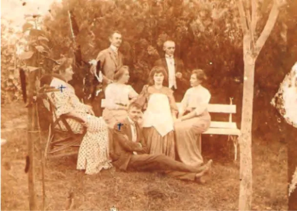 13. kép: A család I: Fodor Ferenc édesanyjával, testvéreivel, sógorával és  Virával 1913-ban 