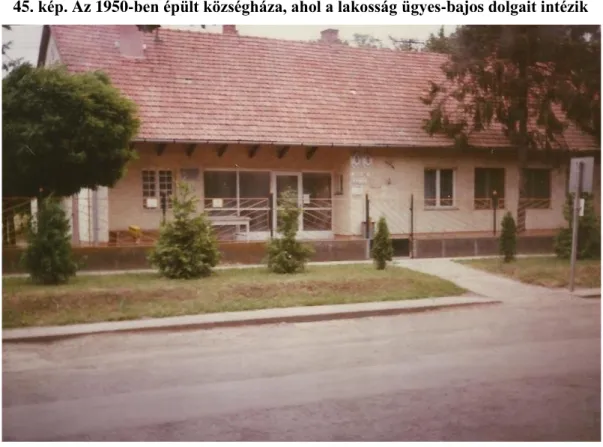 45. kép. Az 1950-ben épült községháza, ahol a lakosság ügyes-bajos dolgait intézik 