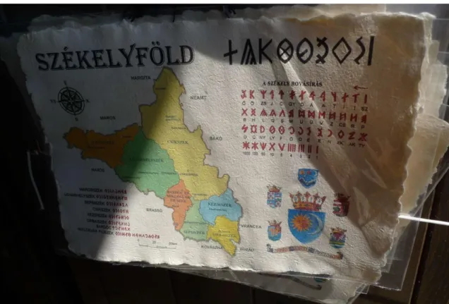2. kép: A Székelyföld székhatáros térképe, széki címerek és a rovásírásos ABC merített papíron (2011) 