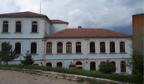 Şekil  4:  Kastamonu’da  İngiliz  esirlerin  yerleştirildiği  okulun  günümüzdeki  görünüşü (Fotoğraf: Mücahit Zafer AĞ/ 10.06.2019)