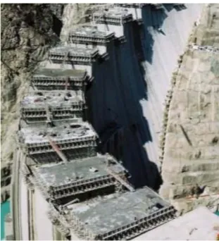 Şekil 2.2. Bir kemer baraj kütle betonu (Bostancı, 2014) 