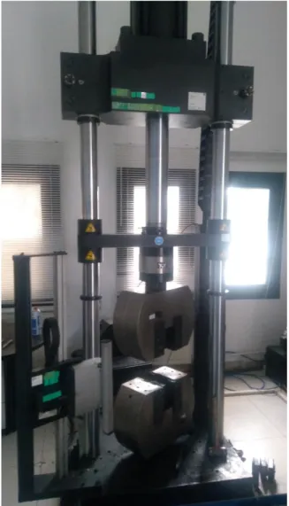 Şekil 3.3. Instron 5980 çekme test cihazı 