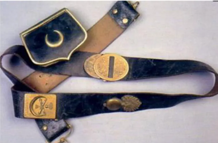 Şekil 8: İstanbul Askeri Müzesinde Bulunan Deri Kütüklük ve Kemeri (Özdemir, 2007:  69)