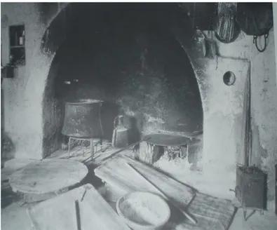 Şekil 2.9. Kazan ocağında ekmek yapımında kullanılan araçlar- Safranbolu Ağabeyler bağ  evi (Günay,1999)