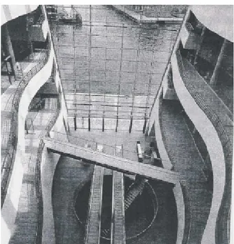 Şekil 6. Siyah Elmas D. K. Kütüphanesi, okuma birimlerinden atriuma ve suya bakış 