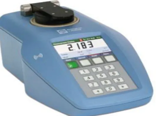 Şekil 3.2. Masa Tipi Dijital Refraktometre  (RFM 330 Refractometer, Bellingham Stanley       Ltd., U.K.) 