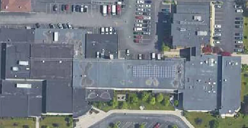 Şekil 4.  St. Josephs Collegiate Enstitüsü çatıda kullanılan güneş panelleri, ABD 