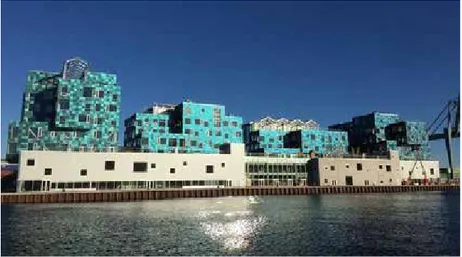 Şekil 9.  Kopenhag Uluslararası Okulu cephede kullanılan güneş panelleri 