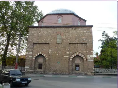 Şekil 15. Devşirme ve kübik başlıklı sütunlar.