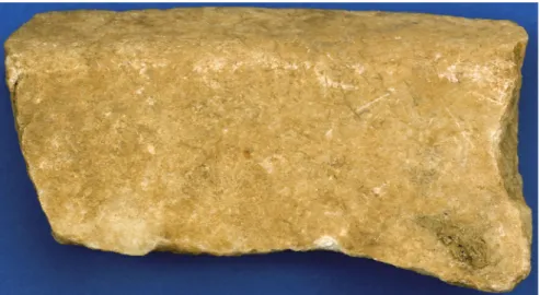 Abb. 3: Seitenansicht des Marmorfragments AKA 04080816
