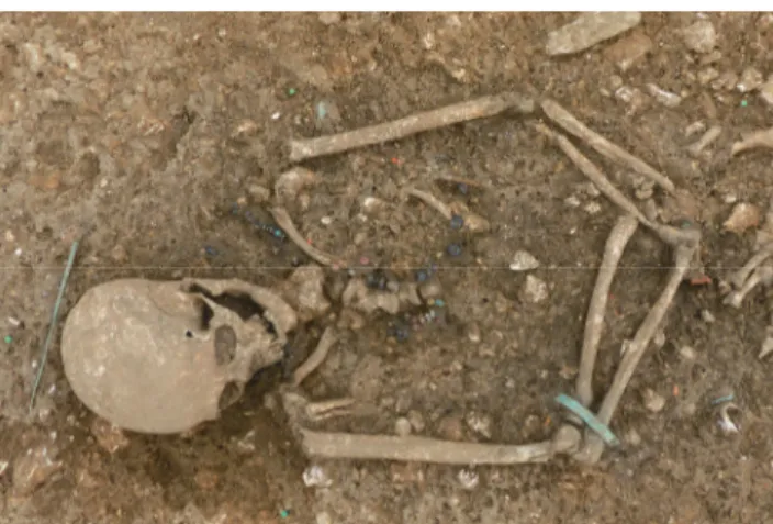 Figür 6. Takılarıyla gömülmüş Bronz Çağ’a ait gömü (Intact Merovingian 