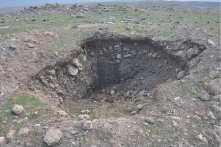 Fig. 4:  " T " Shaped Pillars from Kurt Tepesi / Kurt Tepesi'nden 