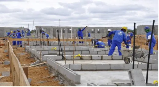 Şekil 3.5. Geleneksel inşaat yöntemlerinde işçi kullanımı (Fernandes ve Feitosa, 2015)