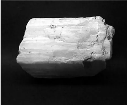 Foto 5. Kolemanit kristalleri  (Kaynak:www.a-m.de)          Foto 6. Pandermit minerali (Kaynak:www.mta.gov.tr)  Pandermit (Priseit) (Ca 4 B 10 O 19  .7H 2 O) 