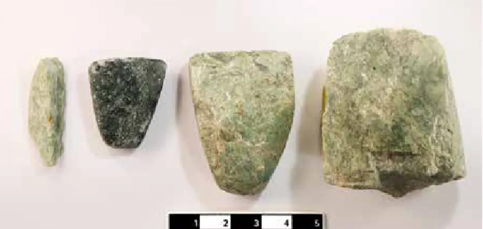 Figür 14   Tatarlı Höyük, minyatür taş baltalar.