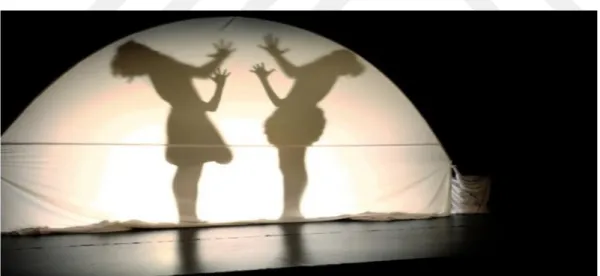 Şekil 2.12: Cie-Miss O’youk Grubunun Bir Performansı   Kaynak: http://paca.sortir.eu/evenements/c-cedille-cie-miss-o-youk 
