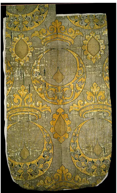 Figure  8.  Fragment  of  Ottoman  seraser  with  a  crescent  and  crown  motif,  early  seventeenth  century,  Kremlin 