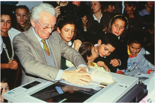 Figure 2. Bruno Munari during a workshop with children 