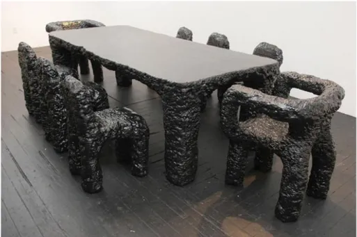 Şekil 5.18. Metal köpükten üretilen masa ve sandalyelerin tasarımcısı Max Lamb. 