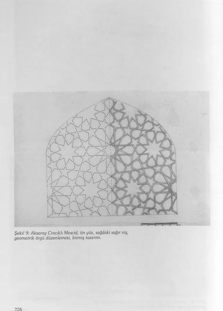 Şekil 9: Aksaray Cmcıkh Mescid, ön yüz, sağdaki sağır niş,  geometrik örgü düzenlemesi, bitmiş tasarım