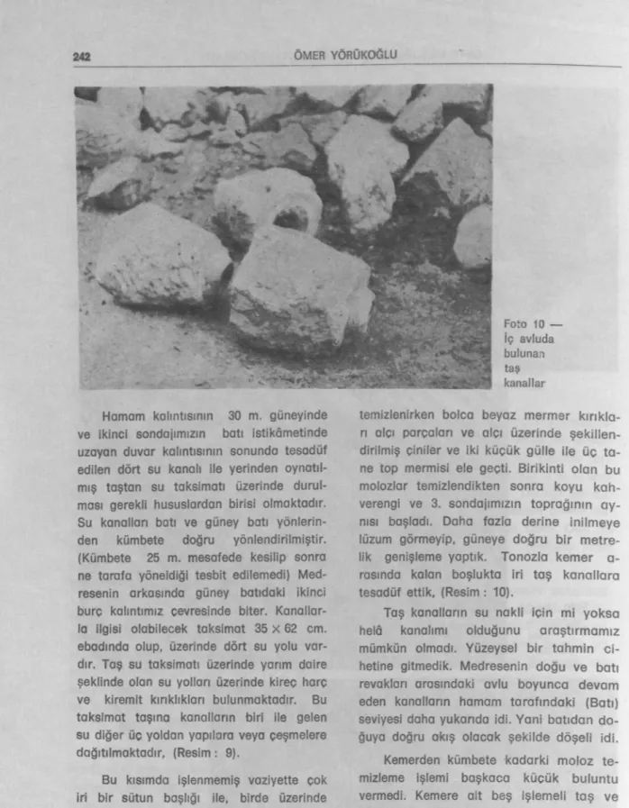Foto 10 —  İç avluda  bulunan  taş  kanallar 