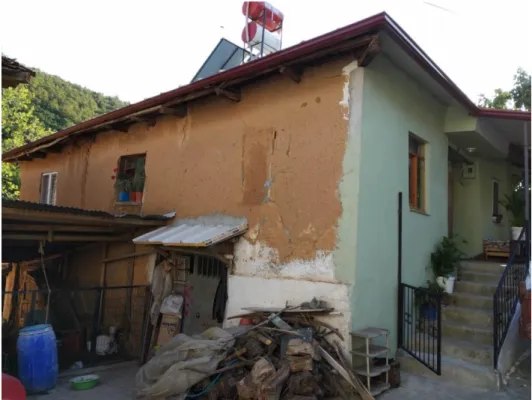 Şekil 4.17 Eğime yerleşmiş bir yapı.Hisardere 1, Ada/Parsel Numarası: 921/12 (M.  R. Çakan Arşivi, 2018) 