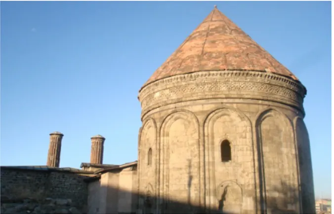 Tablo  2-  Erzurum  Çifte  Minareli  Medresesi’ndeki  taş  süslemelerde  uygulanmış olan bitkisel desenlerin sınıflandırılması