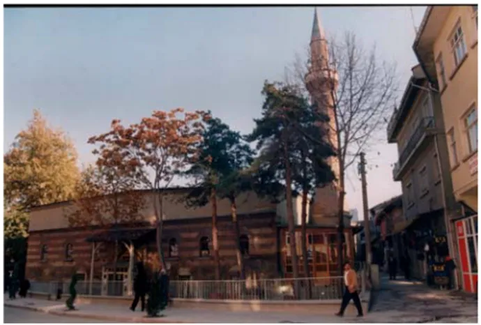 Şekil 3.18. İplikçi Camii ve Arasta Çarşısı Giriş Kısmından bir görünüm (Orj  2007). 