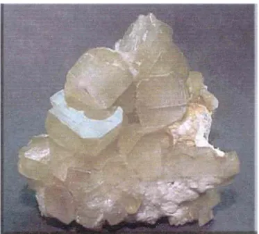 Şekil 1.1. İri kristalli barit minerali 
