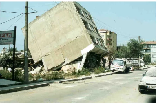 Figure 2. Failure in the form of soft storey mechanism (Kocaeli, 17 August 1999  Marmara earthquake) 