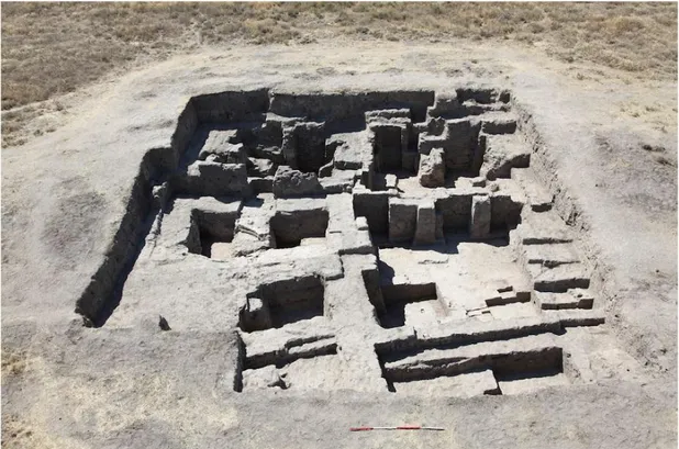 Foto 3 : Batı Çatalhöyük’te bir kazı açması  (http://www.catalhoyuk.com/tr/content/bati-hoyuk ) 