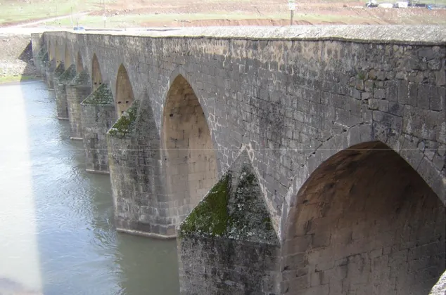 Fot. 3Dicle Köprüsü  Memba Yönünden Genel  Görünüşü