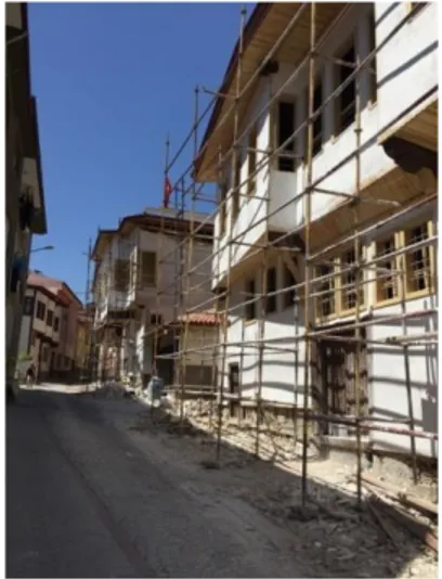 Figure  1.  Restoration  works  just  started  in  Halit  Street  (by  the 