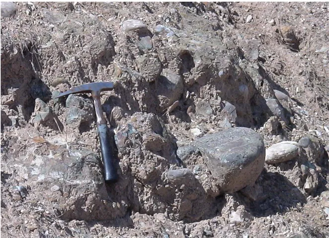 Foto 2. Çaykavuştu Formasyonunda döküntü akmasıyla oluşan bloklu ve çamurlu tortullar