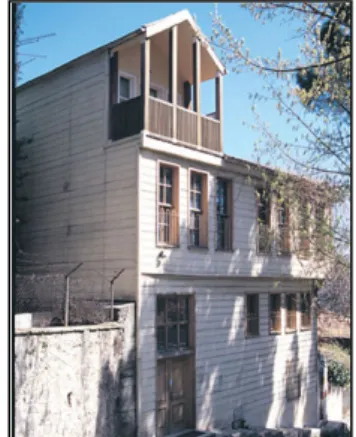 Şekil 6. Prekast kolonlar (Bennett, 2005)  (Precast columns) 