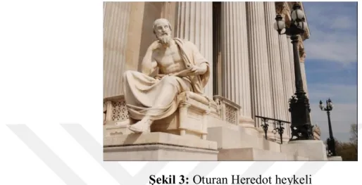 Şekil 3: Oturan Heredot heykeli  