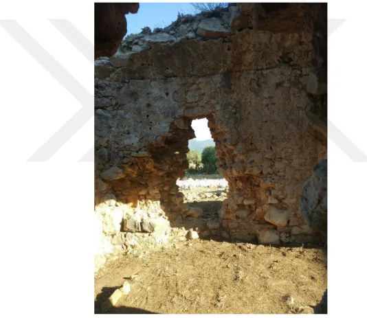 Şekil 5.14. ZK-03 mahaline ait ocak ile niş açıklığının bulunduğu duvar 