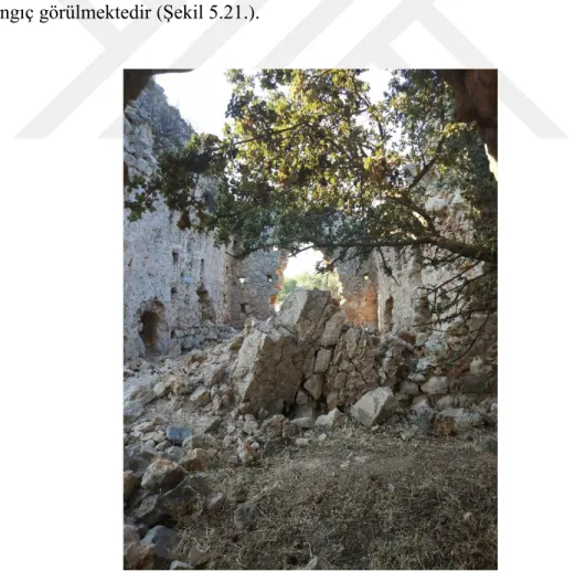 Şekil 5.21. ZK-04 nolu mahal ile karşılık dershane arasında kalan yıkılmış duvar 