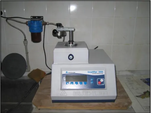 Şekil  3.3.  “Beuhler  Simplimet  3000  Automatic  Mounting  Press”  marka  pellet  yapıcı  cihaz