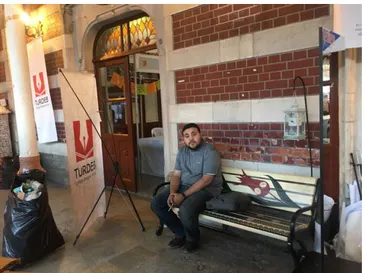 Figure  1.5.  “Oturma,  Sanata  Bak  /  Don’t  Sit,  Look  at  the  Art”  Installation  in  Sirkeci Train Station 